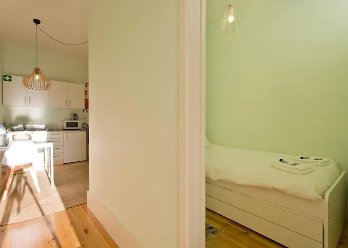 Aposentus - Riverside Miragaia