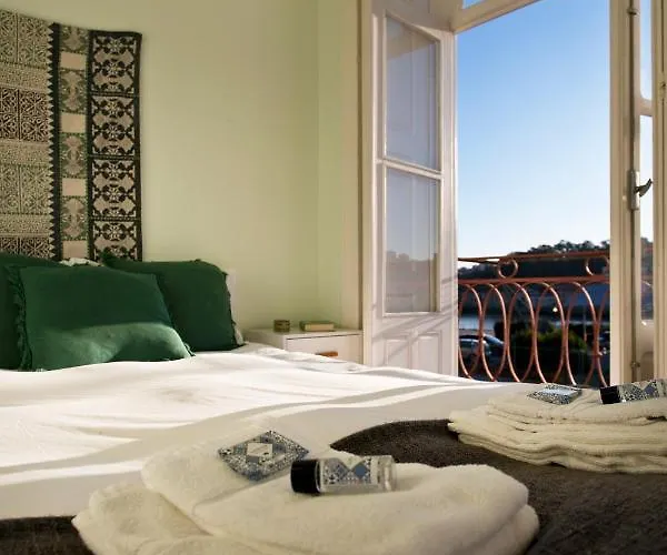 Aposentus - Riverside Miragaia Apartmán